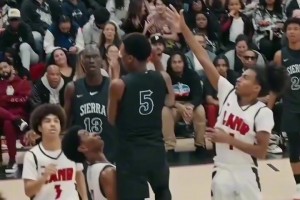 讓詹姆斯捂臉的扣籃！名場面：詹姆斯對兩個兒子扣籃的反應！